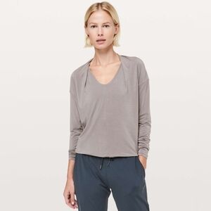 Lululemon Deep Stretch Long SleeveLunar Rock top size 8 in EUC